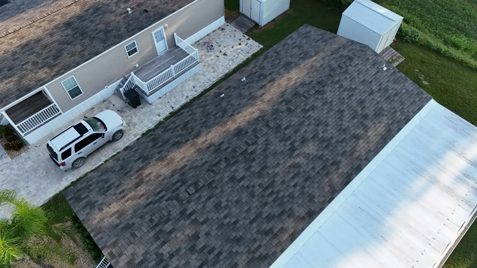 New architectural shingle roof on a manufactured home in Central Florida